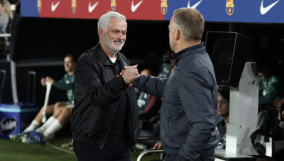 José Mourinho y Hansi Flick se saludan antes del clásico