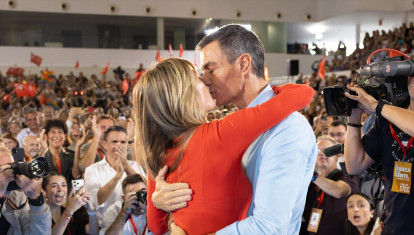 El presidente del Gobierno, Pedro Sánchez, y su esposa Begoña Gómez