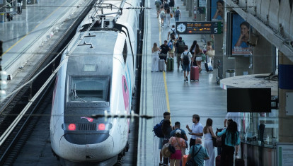 Imagen de archivo de viajeros en la estación de Santa Justa de Sevilla