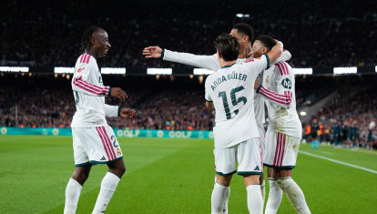 Kylian Mbappé celebra el 0-1 ante el Barça con sus compañeros