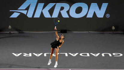 Saque de Muguruza en el AKRON WTA Finals