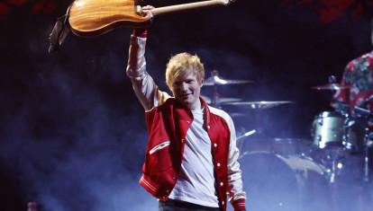 Ed Sheeran durante su actuación en los Brit Awards
