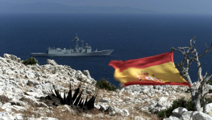 Bandera española izada en el Islote Perejil