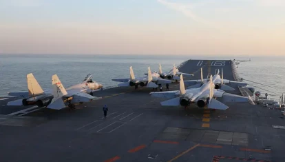 Aviones de combates chinos en el portaaviones Liaoning
