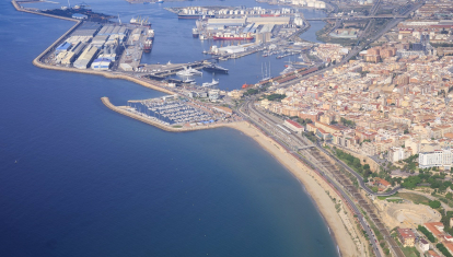 Imagen del puerto de Tarragona

La Capitanía Marítima de Tarragona, de la Dirección General de la Marina Mercante, que depende del Ministerio de Transportes, Movilidad y Agenda Urbana, ha prohibido la entrada al Port de Tarragona al buque Maersk Magellan, con bandera de Singapur, por transportar hidrocarburos procedentes de un buque ruso.

ESPAÑA EUROPA CATALUÑA ECONOMIA
PORT DE TARRAGONA