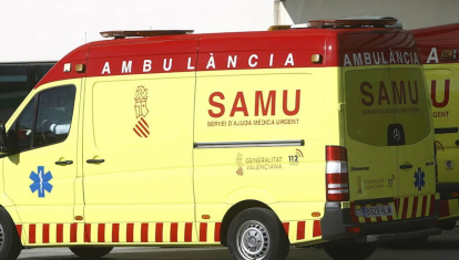 Una ambulancia en un hospital de la Comunidad Valenciana.