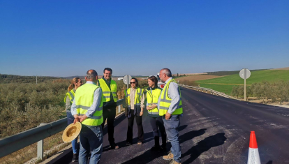 La Junta invierte 270.000 euros en el refuerzo del firme de la carretera A-386 en Montalbán y Santaella