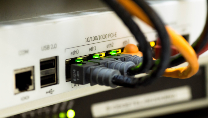 Los españoles pasan una media de algo más de cinco horas en Internet cada día