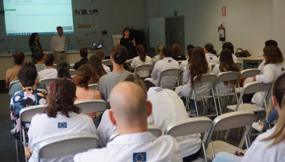 Un momento de la visita de los asesores de la Red Eures de Países Bajos a la Escuela de Joyería de Córdoba