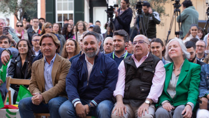 Jorge Campos Asensi, Santiago Abascal, Xisco Cardona y Maite de Medrano, en un acto de campaña para el 28-M