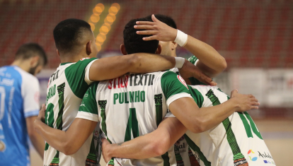 Los jugadores del Córdoba Patrimonio celebran uno de los goles marcados al Noia