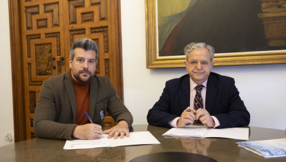 Firma del acuerdo en el Pleno extraordinario de la Diputación de Córdoba