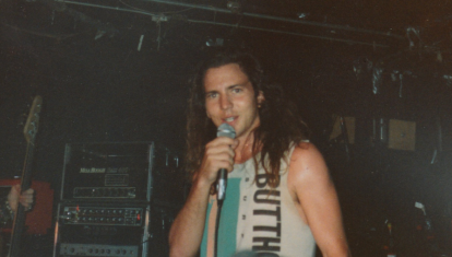 Eddie Vedder, cantante de Pearl Jam, durante un concierto en 1991