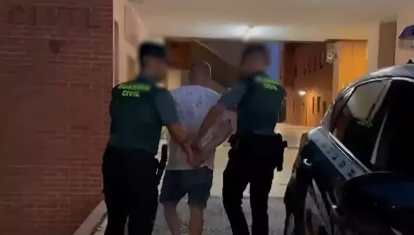 Imagen de la detención del hombre acusado de envenenar a su amigo