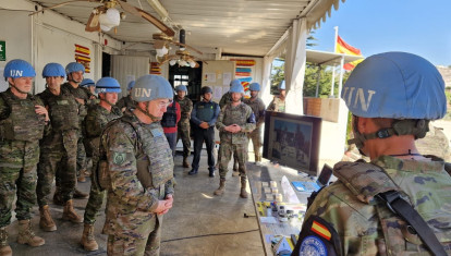 El Jefe de Estado Mayor de la Defensa, Almirante General Teodoro E. López Calderón, con las tropas españolas en Líbano