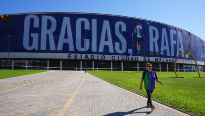 Málaga ya está engalanada para despedir como una leyenda a Rafael Nadal