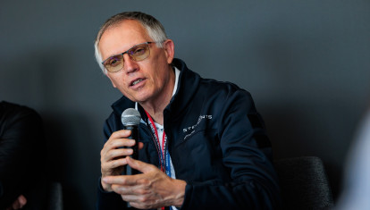 Carlos Tavares durante la mesa redonda con los medios