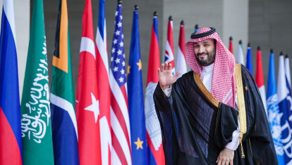 Mohammed bin Salman al-Saud, Crown Prince and Prime Minister of Saudi Arabia, arrives at the G20 summit. The G20 group, the strongest industrial nations and emerging economies, is meeting for two days on the Indonesian island of Bali.