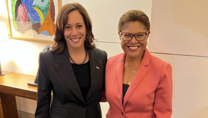 La excandidata republicana Kamala Harris y la alcaldesa de Los Ángeles Karen Bass