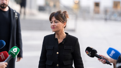 (Foto de ARCHIVO)
La ministra de Juventud e Infancia, Sira Rego, atiende a los medios de comunicación a su llegada a una reunión en la Delegación del Gobierno de Canarias en Madrid, a 5 de diciembre de 2024, en Madrid (España). El Gobierno central, el canario y el PP, además de Ceuta y Melilla, se han reunido para intentar desatascar un acuerdo que permita sistematizar la solidaridad interterritorial en el acogimiento de menores migrantes. Ayer, 4 de diciembre, VOX anunció que suspenden las negociaciones presupuestarias con el PP en las autonomías donde sus votos son necesarios por el posible pacto migratorio que se ha hablado en la reunión.
Diego Radamés / Europa Press
05 DICIEMBRE 2024;MENORES;MIGRANTES;ACOGER;PP;CANARIAS;GOBIERNO;VOX;PARTIDO POPULAR
05/12/2024