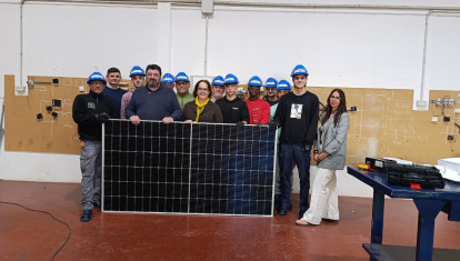 La presidenta del Imdeec y el secretario general de UGT Córdoba junto a los alumnos participantes en el curso