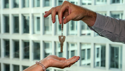 Entrega de llaves de una vivienda