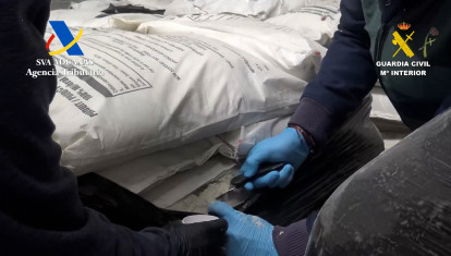 Intervienen 30 kilos de cocaína ocultos en polvo de zeolita en el puerto de València