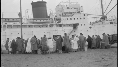 Embarque de refugiados Harki en el puerto de Bône
