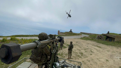 Maniobra conjunta en Ceuta del Batallón de Helicópteros de Maniobra VI y el Regimiento Mixto de Artilleria Nº 30