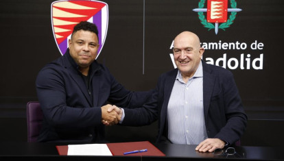 El presidente del Real Valladolid, Ronaldo Nazario, y el alcalde de la ciudad, Jesús Julio Carnero.