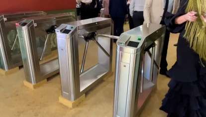 La caseta del Real Círculo de Labradores ha instalado tornos a la entrada de la caseta