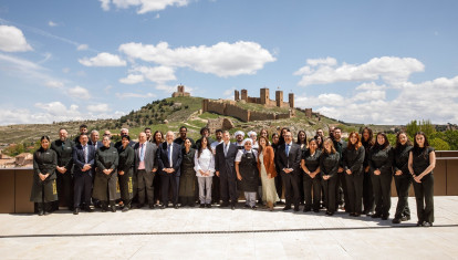 Foto de familia de la inauguración del Parador de Molina de Aragón (Guadalajara).

REMITIDA / HANDOUT por DAVID ESTEBAN GONZALEZ/JCCM
Fotografía remitida a medios de comunicación exclusivamente para ilustrar la noticia a la que hace referencia la imagen, y citando la procedencia de la imagen en la firma
13/5/2025