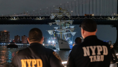 Choque del buque escuela mexicano contra el puente de Brooklyn de Nueva York