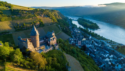 Localidad de Bacharach con su castillo Stahleck junto al Rin.