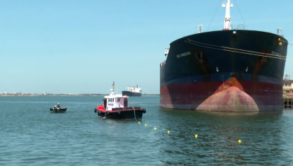 Imagen del ejercicio de lucha contra la contaminación marítima en Huelva - Europa Press
