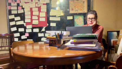 Carmen Blanco Sanjurjo durante el proceso creativo