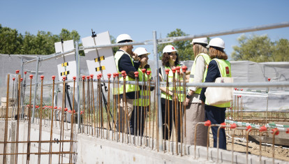 Díaz Ayuso visita las obras de construcción del nuevo Centro de Salud Cerro de los Gamos.