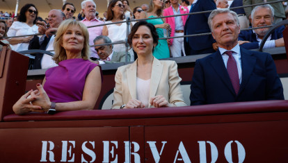 María Rey, Isabel Díaz Ayuso y Espartaco