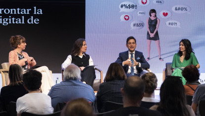 Los ponentes durante su intervención en la conferencia '¿Cómo afrontar la violencia digital de género?