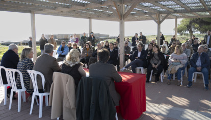 Reunión de la presidenta de la Diputación de Castellón, Marta Barrachina, y consejero con vecinos de Torre la Sal