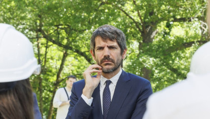 El ministro de Cultura, Ernest Urtasun, en su visita al Monasterio de Suso, en mayo