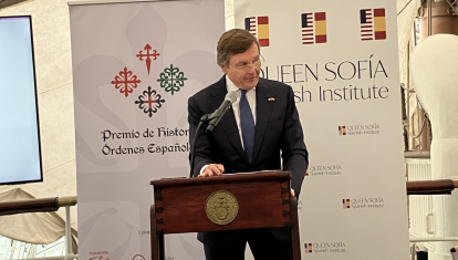 S.A.R Don Pedro de Borbón-Dos Sicilias anuncia el ganador del Premio Órdenes Españolas abordo del Elcano en Nueva York