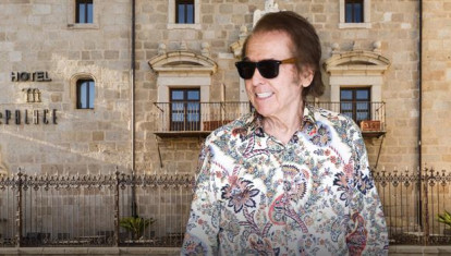 El cantante triunfó en el Teatro Romano de Mérida ante más de 3.200 asistentes