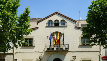 Fachada del Ayuntamiento de Esplugues de Llobregat (Barcelona)