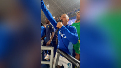 Santi Cazorla celebrando el ascenso del Real Oviedo