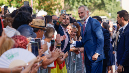 Felipe VI, cercano a Badia del Vallès entre banderas de España

Felipe VI, cercano a Badia del Vallès entre banderas de España

Felipe VI, cercano a Badia del Vallès entre banderas de España
