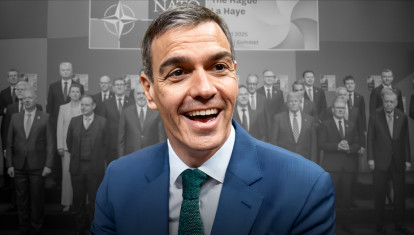Montaje con Pedro Sánchez en primer plano y los líderes de la OTAN en La Haya