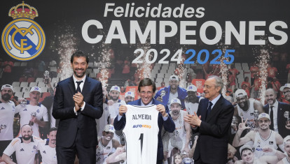 Homenajea en el Ayuntamiento de Madrid al Real Madrid de baloncesto