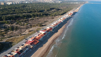 Vista aérea de las viviendas que han ordenado derribar en Guardamar del Segura
