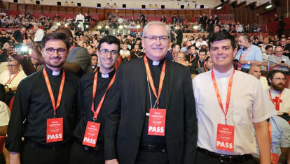 Monseñor Sebastián Chico Martínez, con tres sacerdotes de Jaén, en el Vaticano